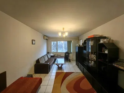 Oturma odası; doğal ışık, fayans zemin