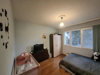 Yatak odası; doğal ışık, modern stil