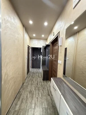 Guardaroba; pavimento in piastrelle