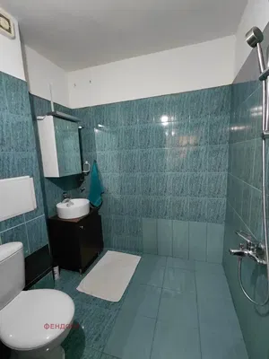 Bagno; pavimento in piastrelle, luce naturale, ristrutturato