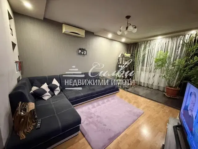 Obývací pokoj; moderní styl, přirozené světlo