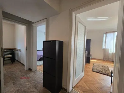 Komora; dlažba, dřevěná podlaha