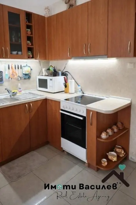 Kuchyně; kuchyňské spotřebiče, dlažba