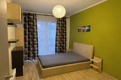 Schlafzimmer; holzboden, tageslicht, moderner stil