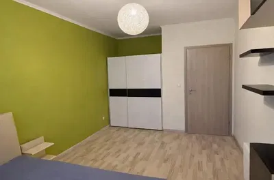 Schlafzimmer; holzboden, tageslicht