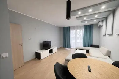 Wohnzimmer; tageslicht, holzboden, moderner stil