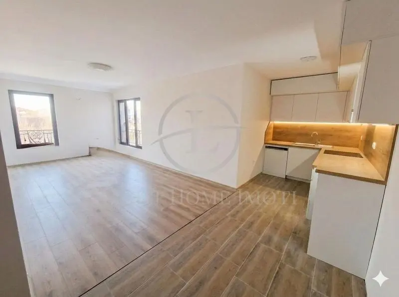 Küche; tageslicht, holzboden, renoviert