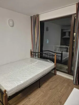 Schlafzimmer; holzboden, tageslicht