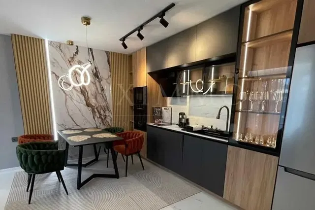 Κουζίνα; μοντέρνο στυλ, συσκευές κουζίνας, φυσικό φως, ανακαινισμένο