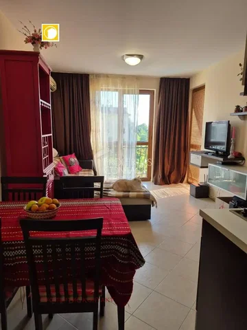 Salon; podłoga z płytek, widok, światło dzienne