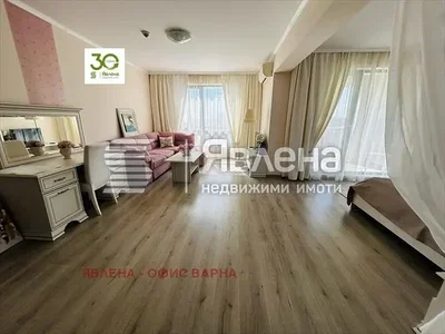 Salon; parquet, lumière naturelle, style moderne