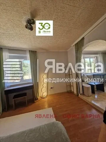 Schlafzimmer; holzboden, tageslicht, moderner stil