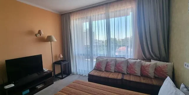 Camera da letto; luce naturale, stile moderno