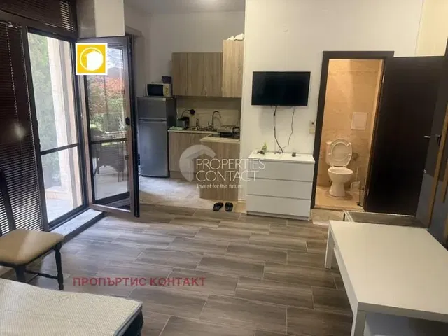 Salon; widok, podłoga z płytek