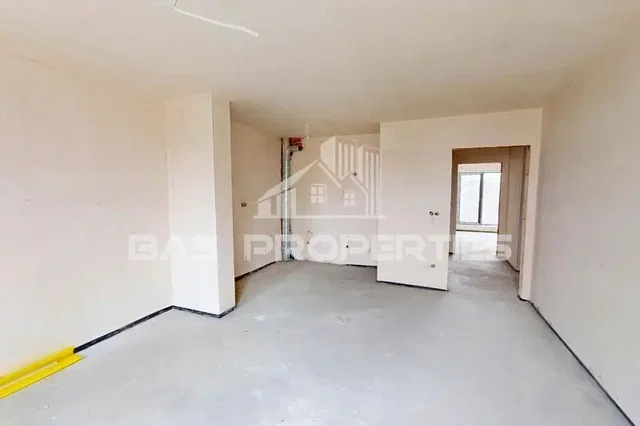 Inne; wymaga remontu, światło dzienne