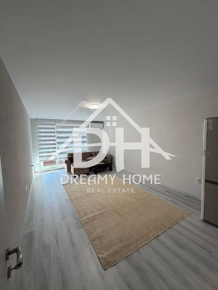 Soggiorno; pavimento in legno, luce naturale