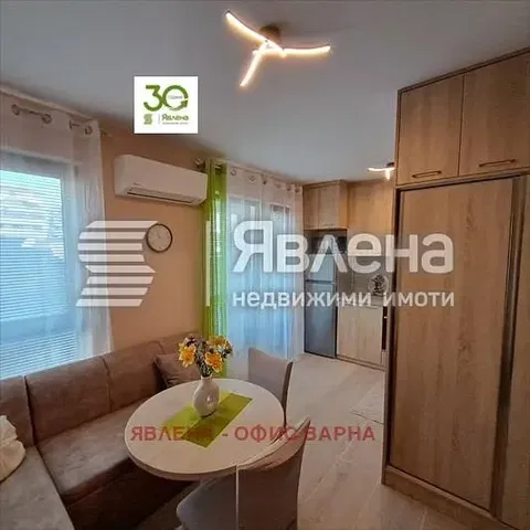 Obývací pokoj; přirozené světlo, moderní styl