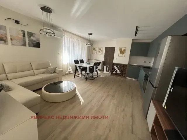 Obývací pokoj; moderní styl, dřevěná podlaha, přirozené světlo