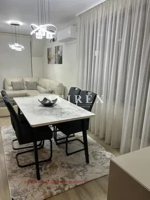 Obývací pokoj; moderní styl, přirozené světlo, po rekonstrukci