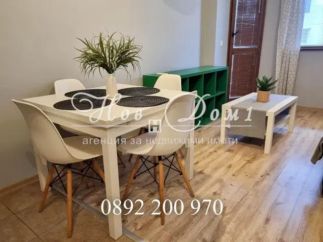 Obývací pokoj; dřevěná podlaha, moderní styl