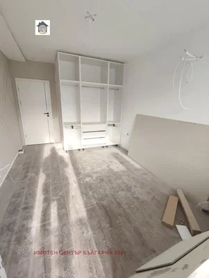 Chambre; nécessite rénovation, carrelage