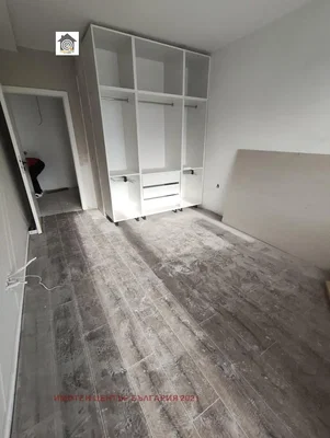 Chambre; carrelage, nécessite rénovation