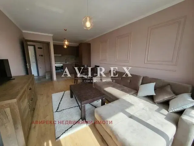 Obývací pokoj; přirozené světlo, moderní styl, dřevěná podlaha