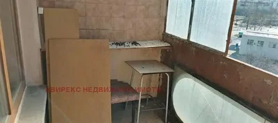 Balcon; nécessite rénovation, vue