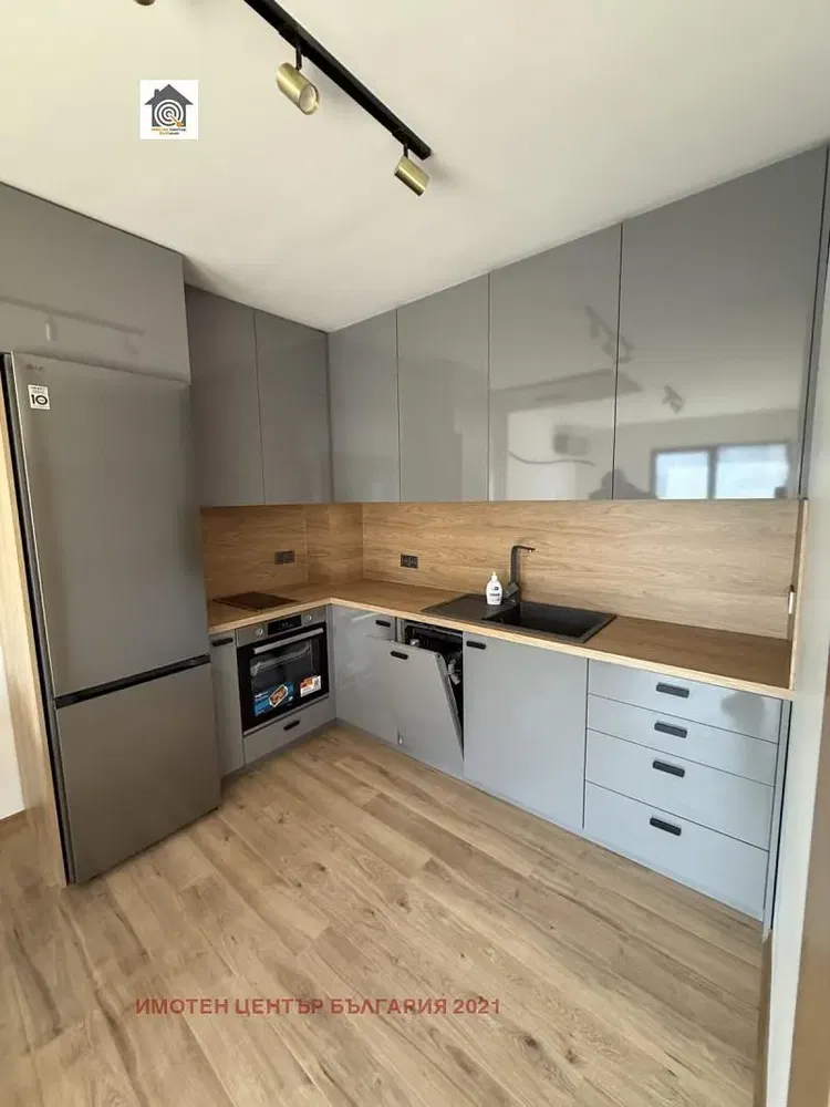 Кухиња; кухињски апарати, реновиран, природно светло, модерни стил