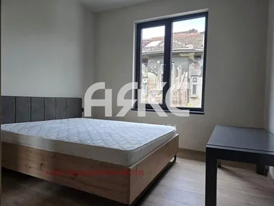 غرفة نوم; إطلالة, أرضية خشبية, ضوء طبيعي