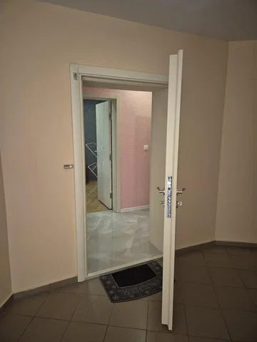 Guardaroba; pavimento in piastrelle