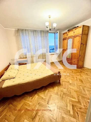 Camera da letto; pavimento in legno, luce naturale