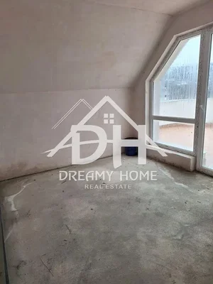 Autre; nécessite rénovation, lumière naturelle