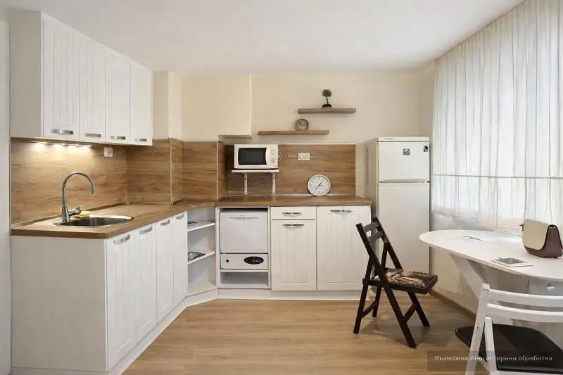 Cucina; elettrodomestici, luce naturale