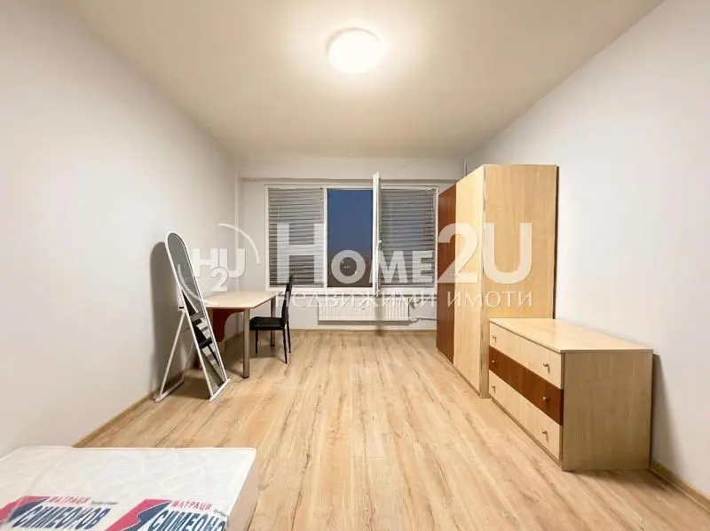 Camera da letto; pavimento in legno, luce naturale