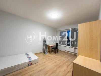 Camera da letto; pavimento in legno, luce naturale