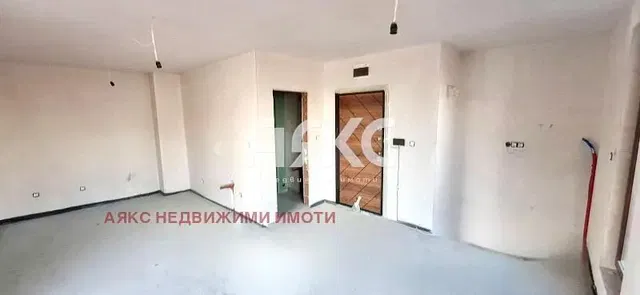 Остало; потребна реновација, природно светло