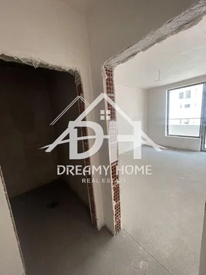 Autre; nécessite rénovation, lumière naturelle