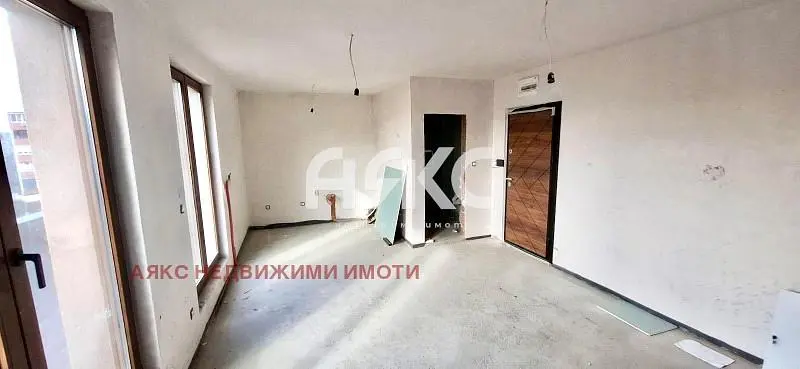 Остало; потребна реновација, природно светло