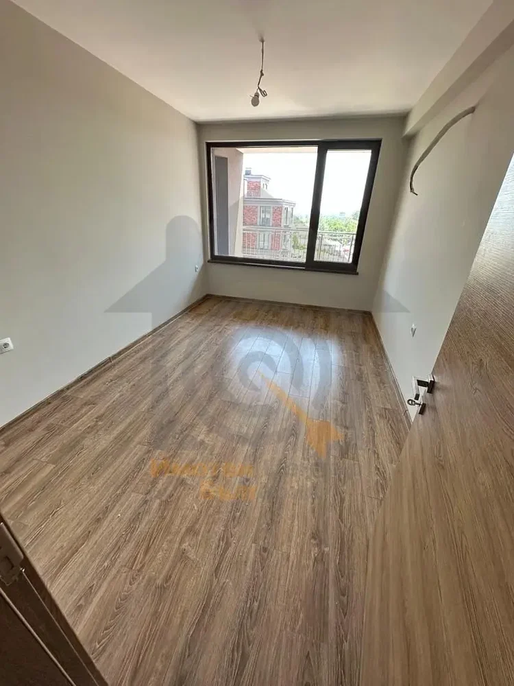 Spavaća soba; pogled, drveni pod, prirodna svjetlost