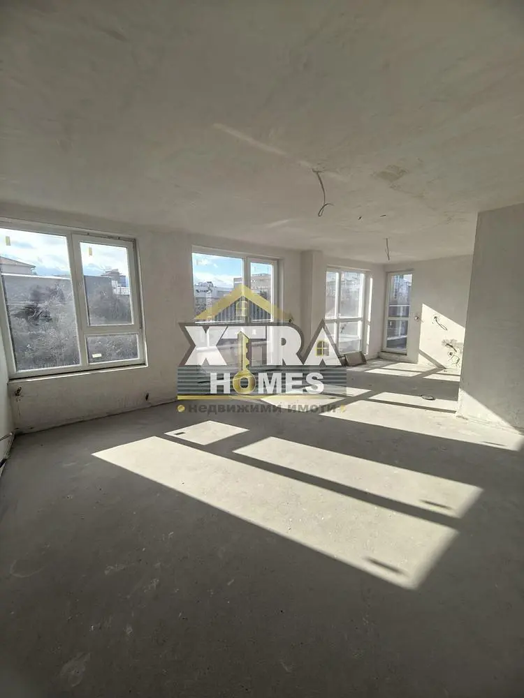 Dnevni boravak; pogled, potrebna renovacija, prirodna svjetlost