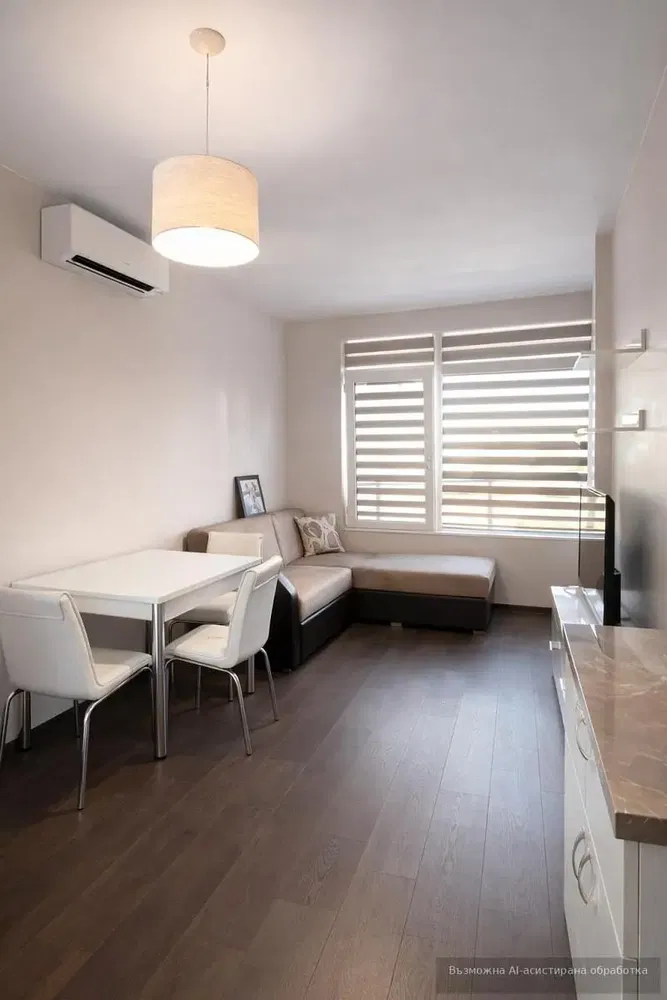 Soggiorno; pavimento in legno, luce naturale, stile moderno