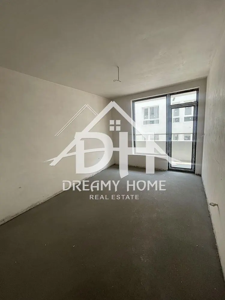 Autre; nécessite rénovation, lumière naturelle