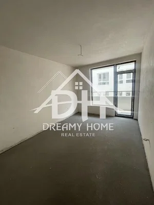 Autre; nécessite rénovation, lumière naturelle