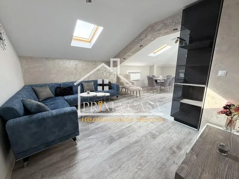 Soggiorno; luce naturale, stile moderno