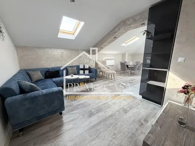 Soggiorno; luce naturale, stile moderno