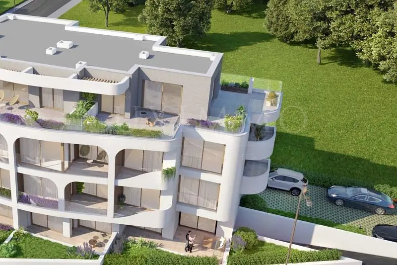 Dům a okolí; výhled