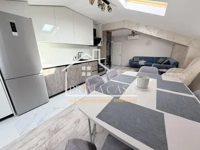 Cucina; elettrodomestici, luce naturale