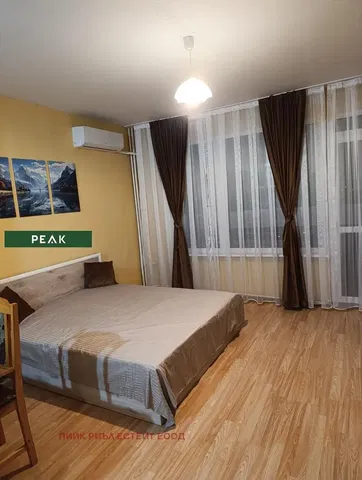 Chambre; parquet, lumière naturelle