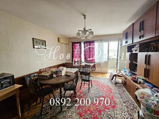 Obývací pokoj; přirozené světlo, rustikální styl